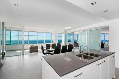 Q1 Resort & Spa - Official - Tourism Adelaide 29