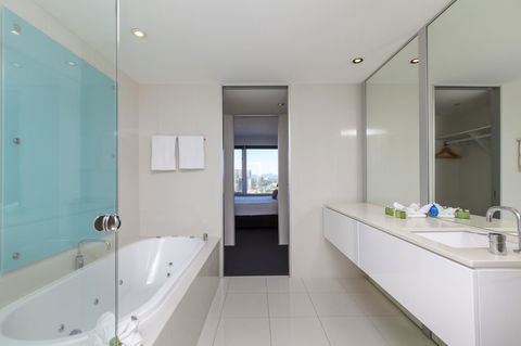 Q1 Resort & Spa - Official - Tourism Adelaide 1