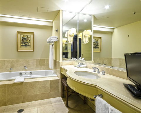 Stamford Plaza Brisbane - Tourism Adelaide 10