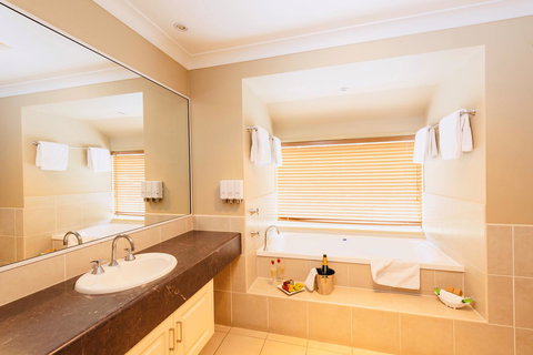 Ambassador On Ruthven - Tourism Adelaide 8