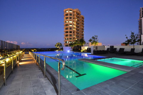 Luxury 3 Bedroom In Heart Of Broadbeach - Tourism Adelaide 11