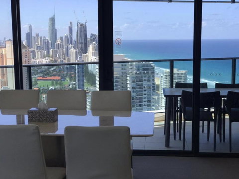 Luxury 3 Bedroom In Heart Of Broadbeach - Tourism Adelaide 12