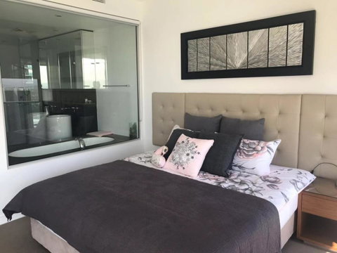 Luxury 3 Bedroom In Heart Of Broadbeach - Tourism Adelaide 16