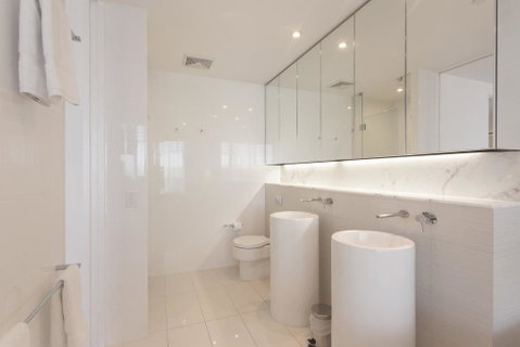 Luxury 3 Bedroom In Heart Of Broadbeach - Tourism Adelaide 4