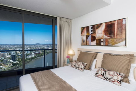 Oaks Brisbane Aurora Suites - Tourism Adelaide 4