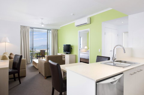 Oaks Townsville Gateway Suites - Tourism Adelaide 9
