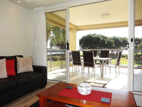 Waterfront Resort Villa With Buggy - Tourism Adelaide 20