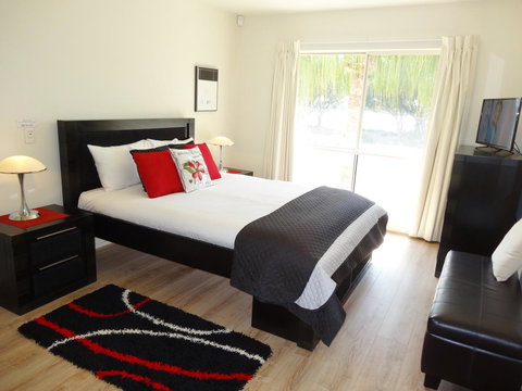 Waterfront Resort Villa With Buggy - Tourism Adelaide 9