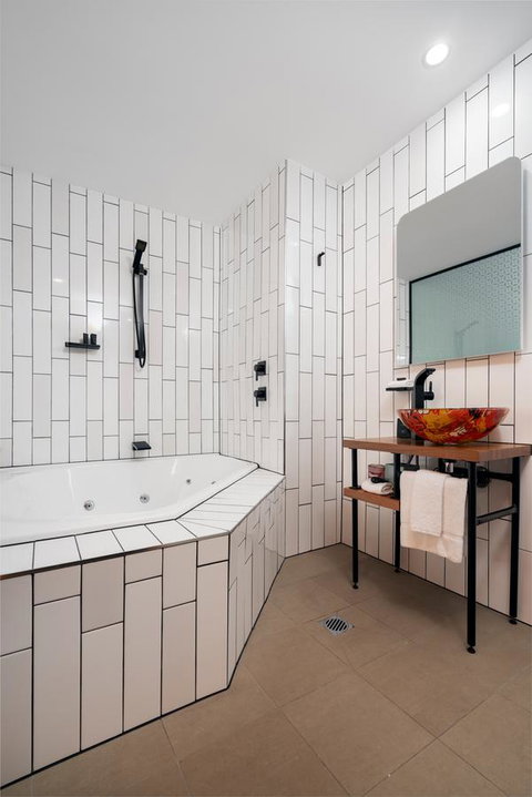 The Constance Fortitude Valley - Tourism Adelaide 7