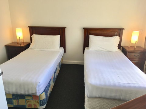 CHA Private Apts Diamond Beach - Tourism Adelaide 3
