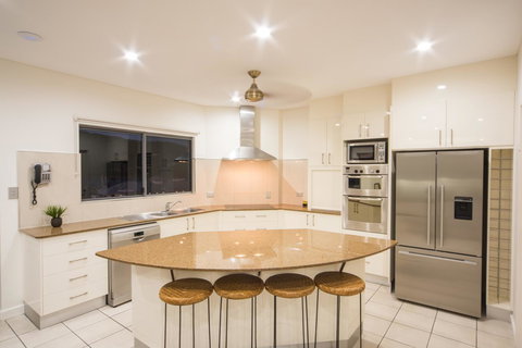 Portside Whitsunday Luxury Holiday Apartments - Tourism Adelaide 25