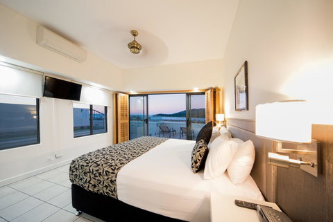Portside Whitsunday Luxury Holiday Apartments - Tourism Adelaide 24