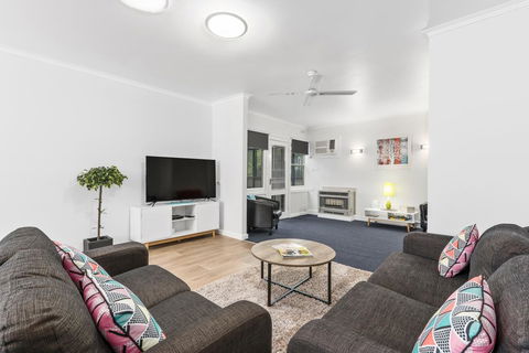 Wattle Grove Villa - Tourism Adelaide 3
