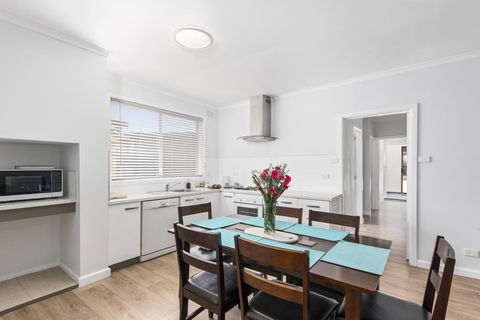 Wattle Grove Villa - Tourism Adelaide 0