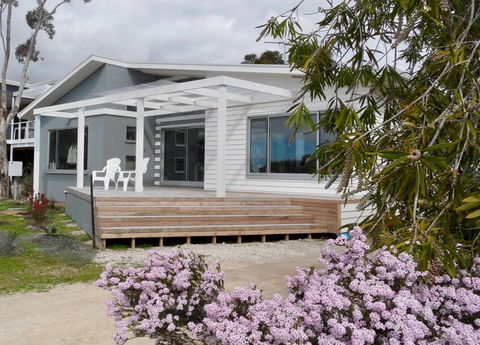 WHITE SHELLS HOLIDAY RENTAL - Tourism Adelaide 0