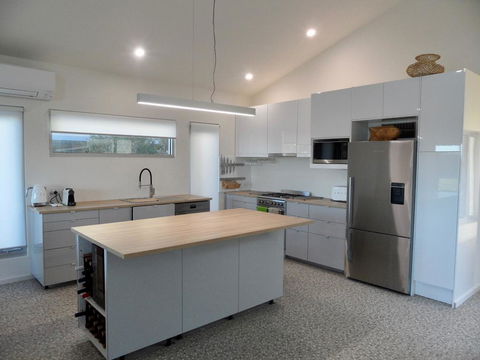 WHITE SHELLS HOLIDAY RENTAL - Tourism Adelaide 2