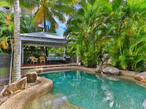 Whitehouse - Palm Cove - Tourism Adelaide 0