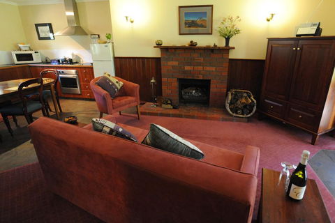 Wintarni Olives Cottage - Tourism Adelaide 0
