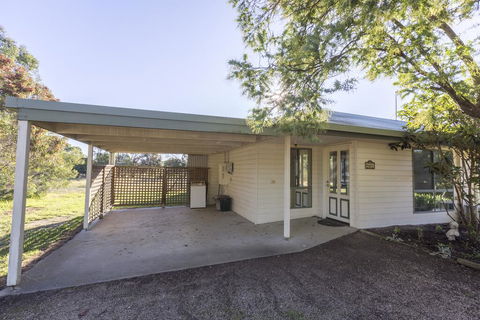 Woongara Cottage - Pet Friendly Country Retreat - Tourism Adelaide 3