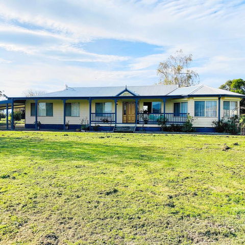 Yarragon 4 Bedroom House In Gippsland - Tourism Adelaide 3