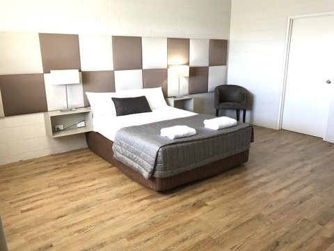 Yongala Lodge By The Strand - Tourism Adelaide 3