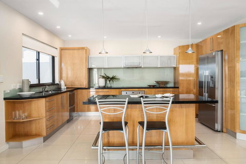 Affordable Riverfront, Pool, Private Pontoon - Tourism Adelaide 3