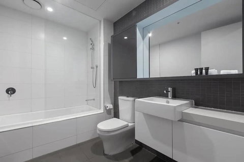 A 3BR Apt Next To Melbourne Zoo FREE Parking - Tourism Adelaide 3