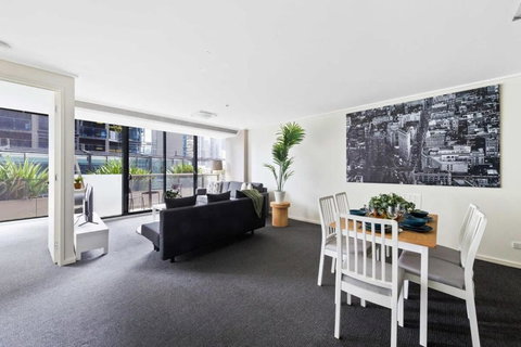 A Large 2BR Apt Near Crown Sleeps 8 FREE Parking - Tourism Adelaide 2