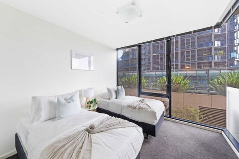 A Large 2BR Apt Near Crown Sleeps 8 FREE Parking - Tourism Adelaide 3