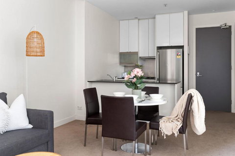 A Stylish & Central 2BR Apt Near Flinders Station - Tourism Adelaide 4