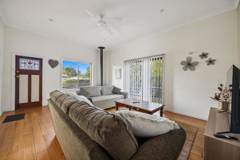 Abbott Abode - Tourism Adelaide 3