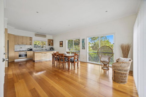 Abbott Abode - Tourism Adelaide 4