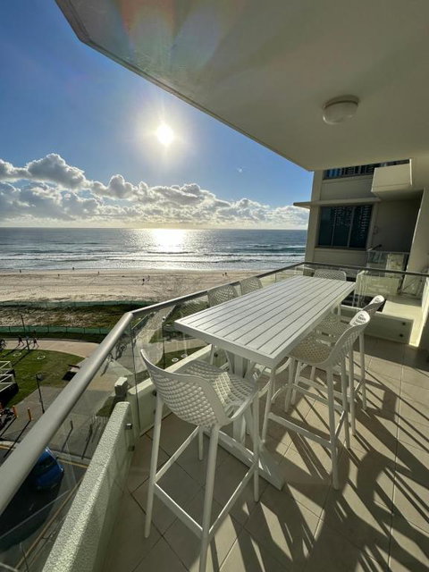 Absolute Beach Frontage Two Bedroom - Tourism Adelaide 4