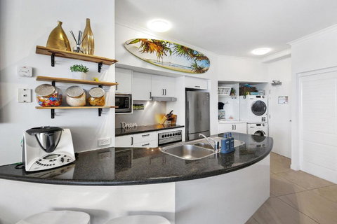 Absolute Beachfront Rolling Surf Resort - Tourism Adelaide 1