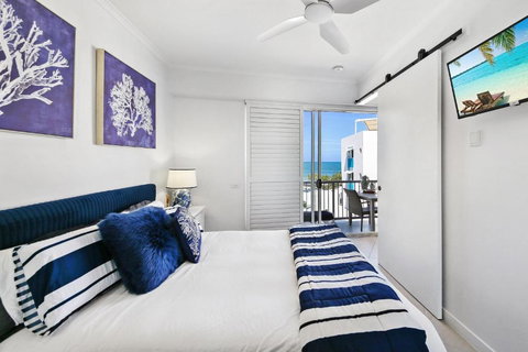 Absolute Beachfront Rolling Surf Resort - Tourism Adelaide 2