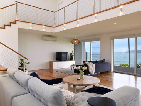 Absolute Waterfront - Tourism Adelaide 0