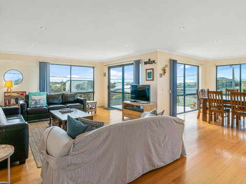 Adnajur - Tourism Adelaide 0