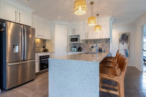 Agnes Retreat - 4 BR - 2 Min Walk To Beach - Tourism Adelaide 2