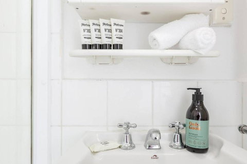 Acland Central Studio - A Cosy St Kilda Escape - Tourism Adelaide 3