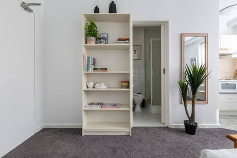 Acland Central Studio - A Cosy St Kilda Escape - Tourism Adelaide 1