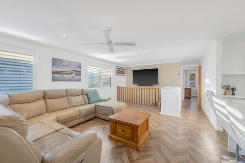 Absolute Waterfront - Tourism Adelaide 2