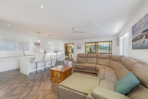 Absolute Waterfront - Tourism Adelaide 3