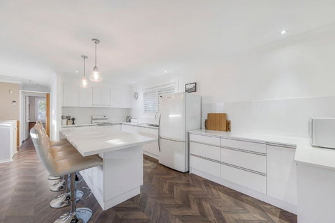 Absolute Waterfront - Tourism Adelaide 4