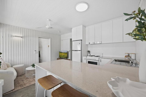 Alex Beachside Pet Friendly 2 Bed Apartment - Tourism Adelaide 1