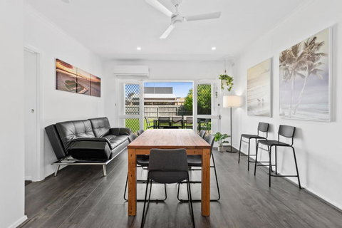 All Beached Out - 8 Guests, Cental, 450m To Beach! - Tourism Adelaide 0