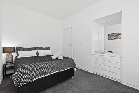 All Beached Out - 8 Guests, Cental, 450m To Beach! - Tourism Adelaide 4