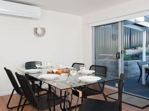 Aloha Beach House - Tourism Adelaide 1