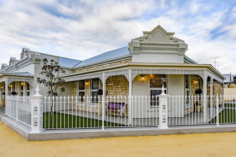 Aloha Central Luxury Accommodation - Tourism Adelaide 1