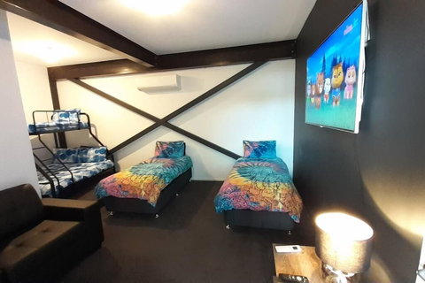 AMAZING 5-Star WATERFRONT RETREAT ON THE RIVERWALK - Tourism Adelaide 3