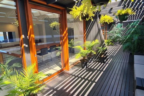 AMAZING 5-Star WATERFRONT RETREAT ON THE RIVERWALK - Tourism Adelaide 4